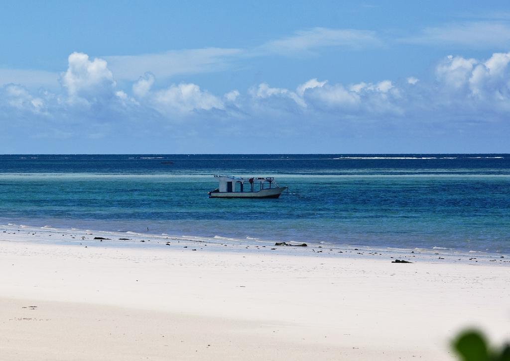Lantana Galu Beach Diani Beach Esterno foto