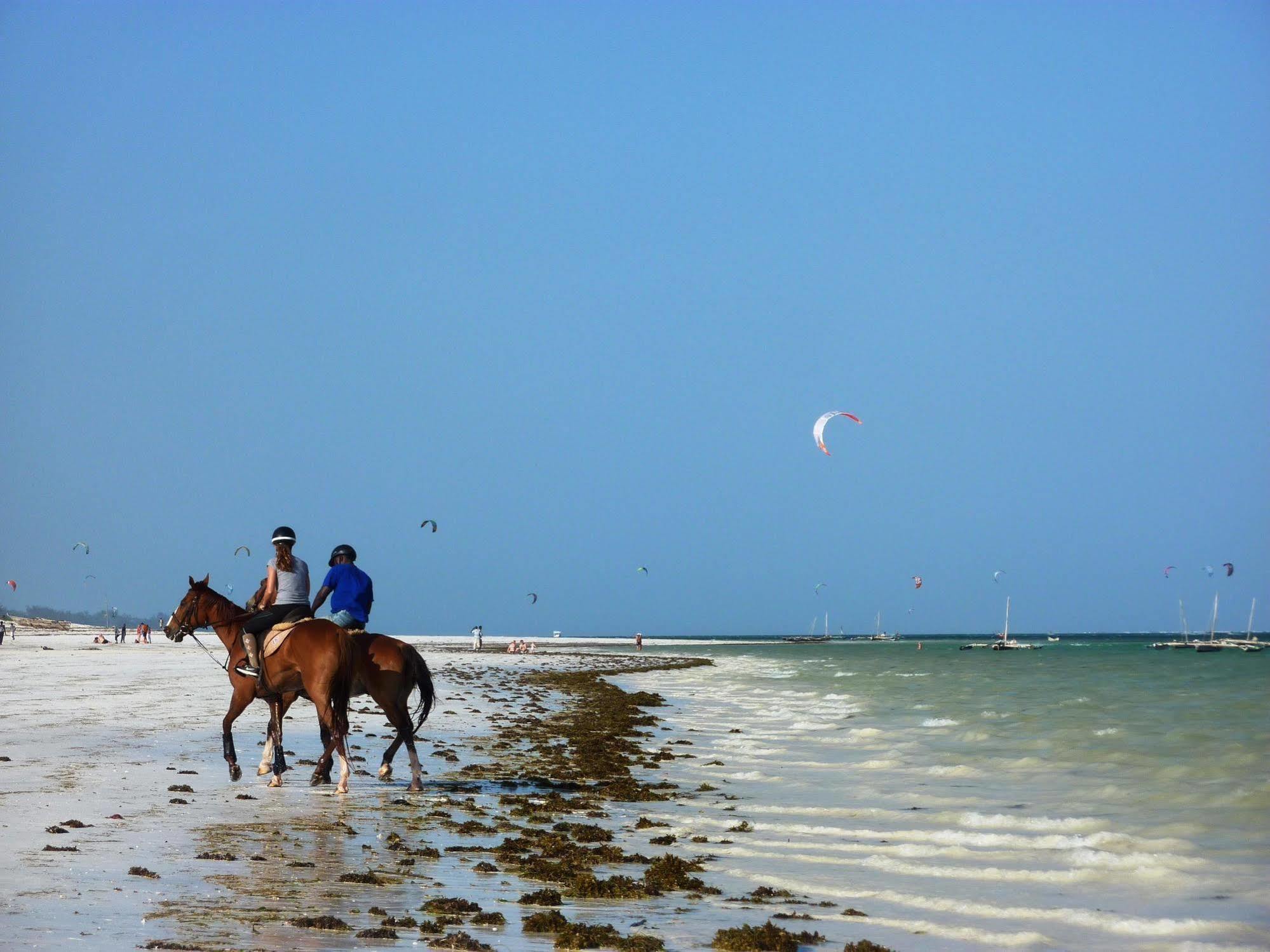 Lantana Galu Beach Diani Beach Esterno foto